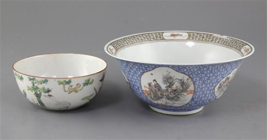 A Chinese grisaille and gilt decorated bowl, Yongzheng mark, 19th century, diameter 16cm (2)